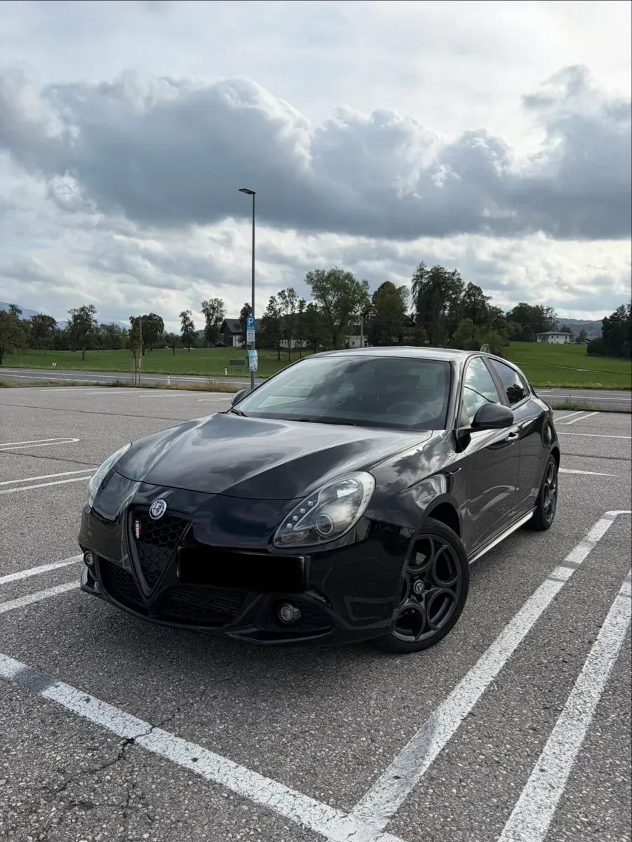 Alfa Romeo Giulietta 2014 photo 2