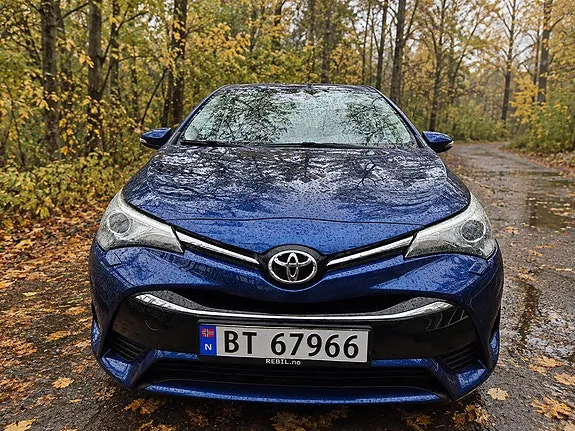 Toyota Avensis 2015 photo 2