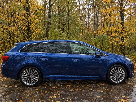 Toyota Avensis 2015 photo 3