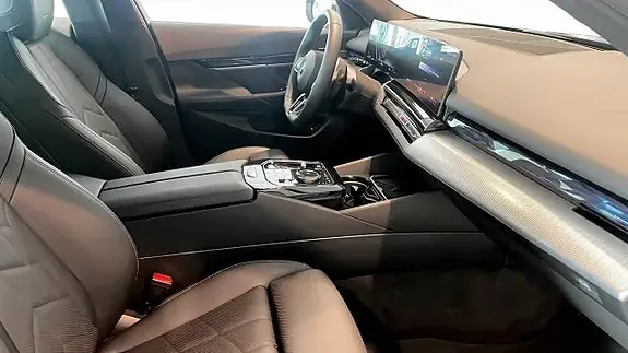 BMW 530E 2026 photo 3