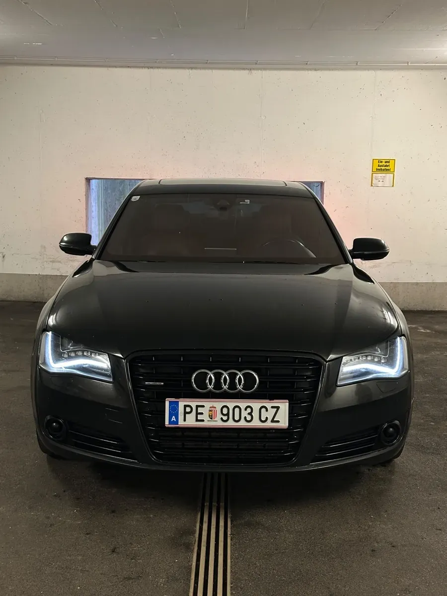 Audi A8 2010 photo 3