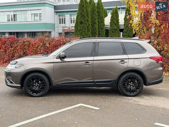 Mitsubishi Outlander 2018 photo 4