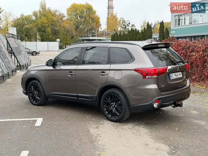 Mitsubishi Outlander 2018 photo 5