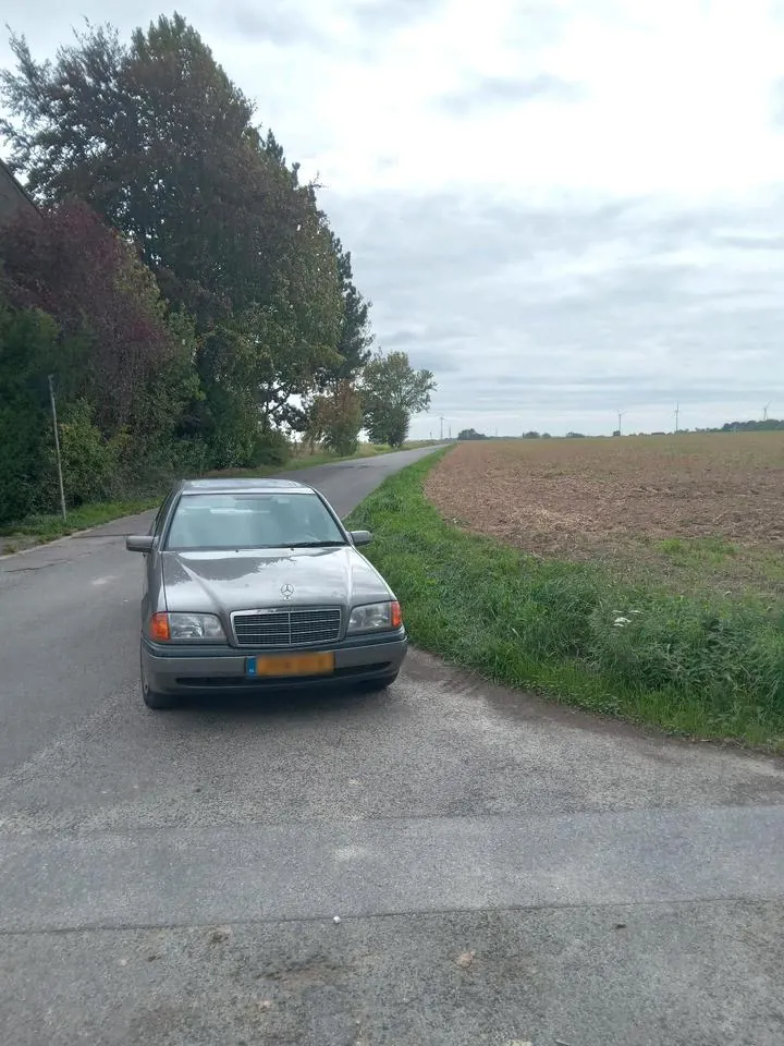 Mercedes-Benz C180