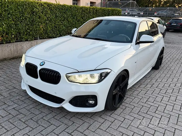 BMW 120I 2019 photo 2
