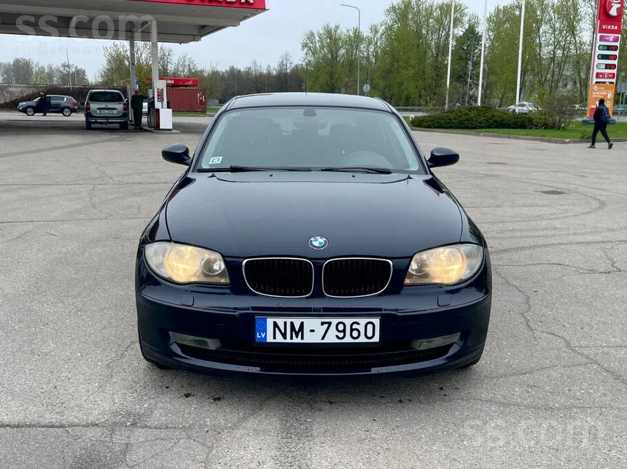BMW 116D 2010 photo 2