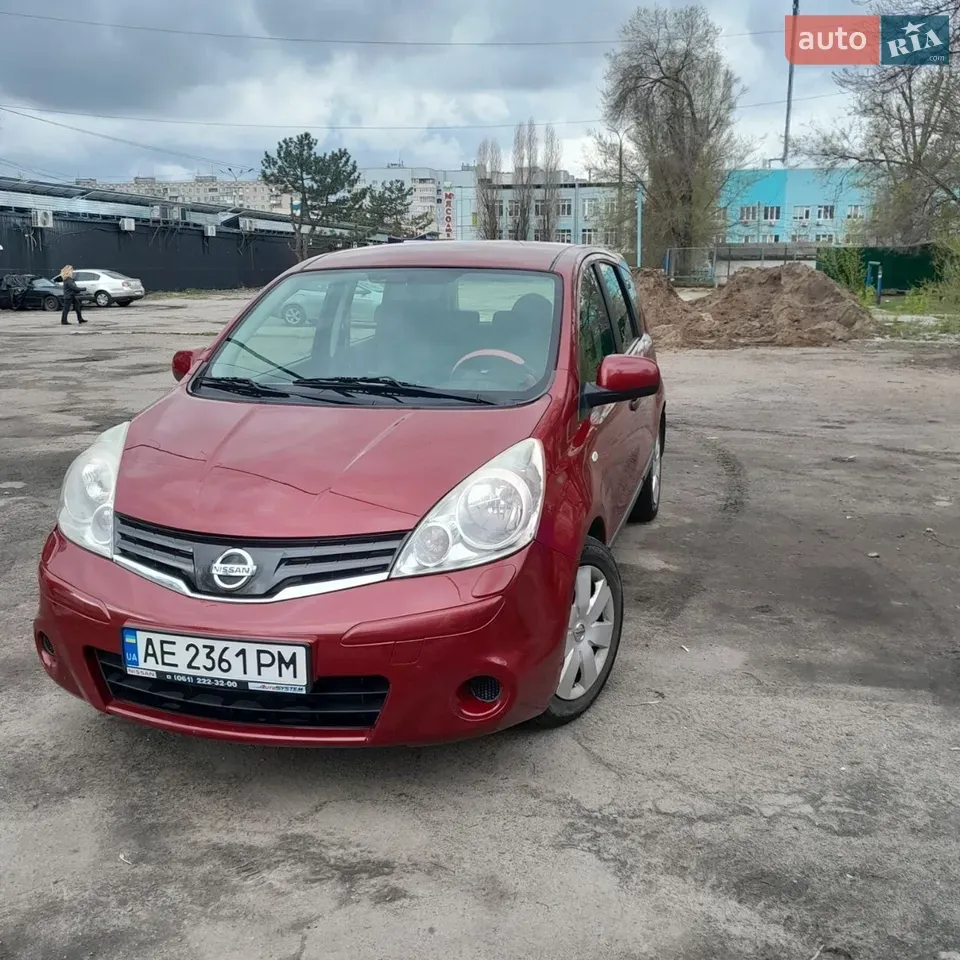 Nissan Note 2011 photo 2