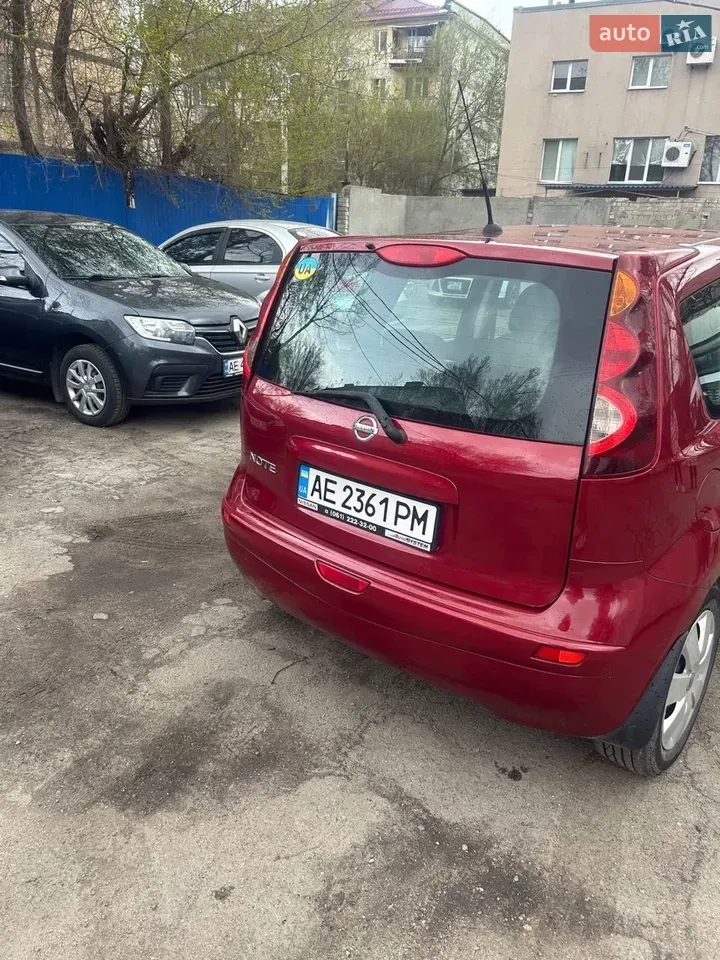 Nissan Note 2011 photo 5