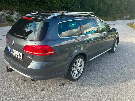 Volkswagen Passat 2012 photo 2