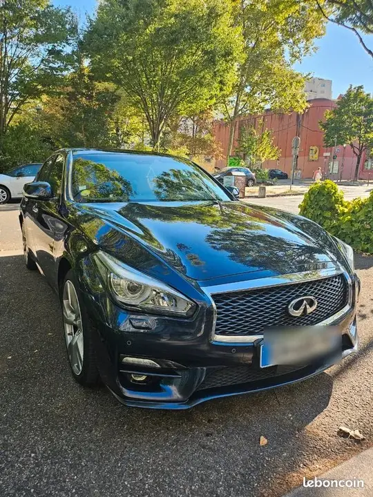 Infiniti Q70