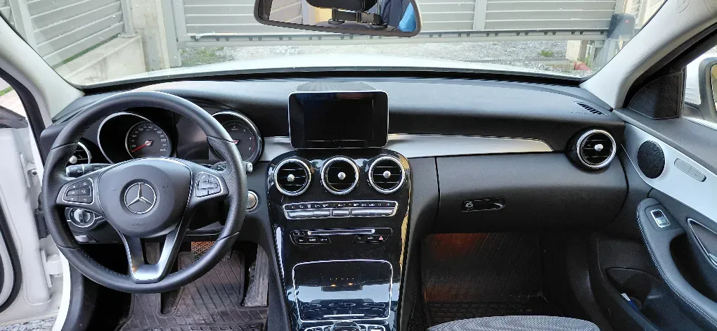 Mercedes-Benz C-Class 2018 photo 3