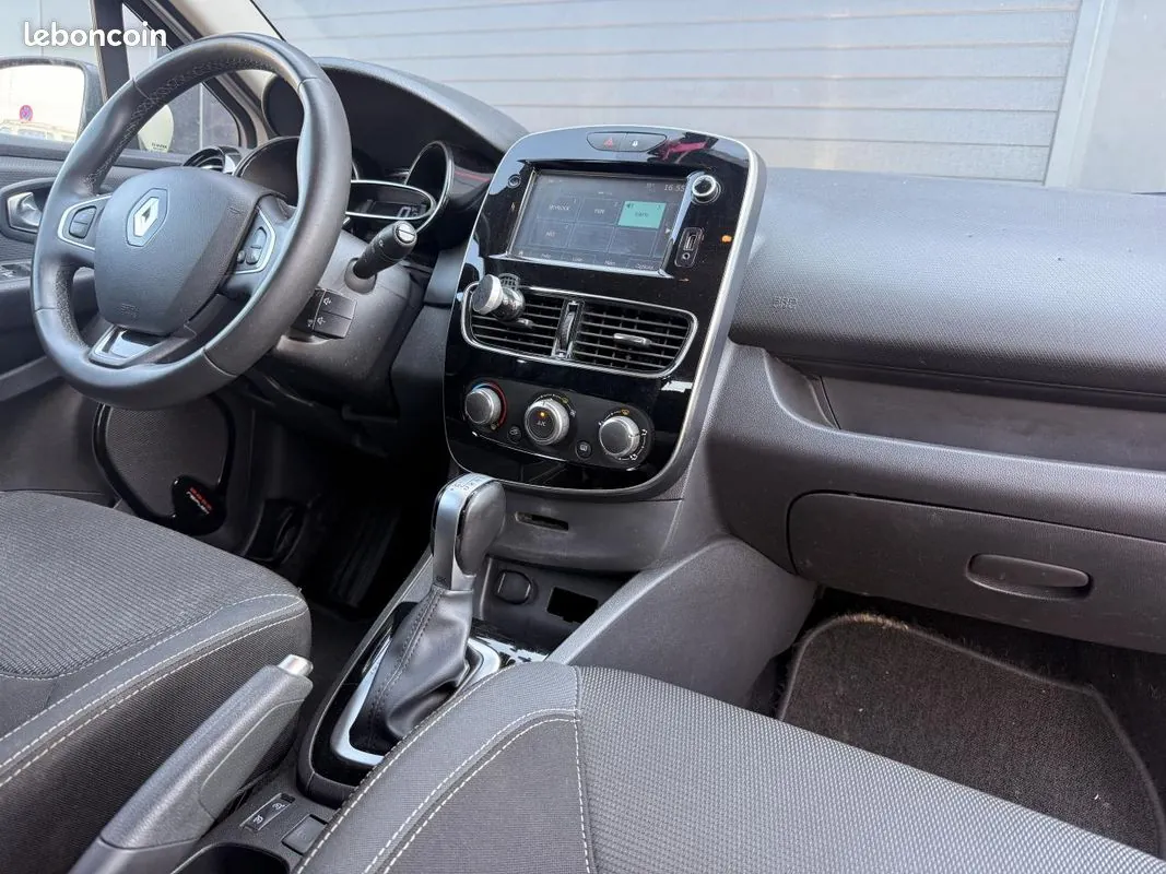 Renault Clio 2017 photo 2