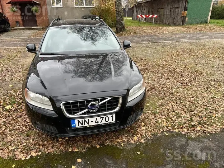 Volvo V70 2010 photo 2