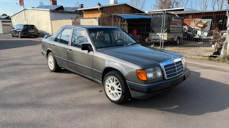 Mercedes-Benz W124