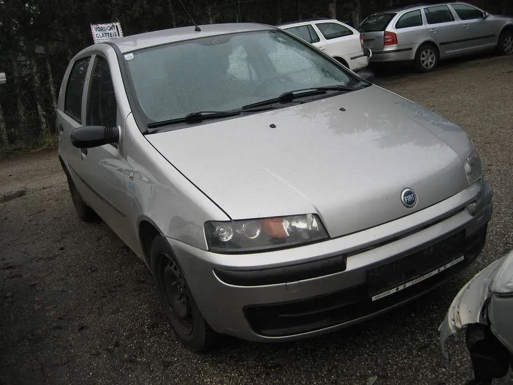 Fiat Punto 2002 photo 2