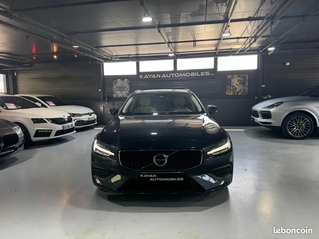 Volvo V60 2022 photo 2