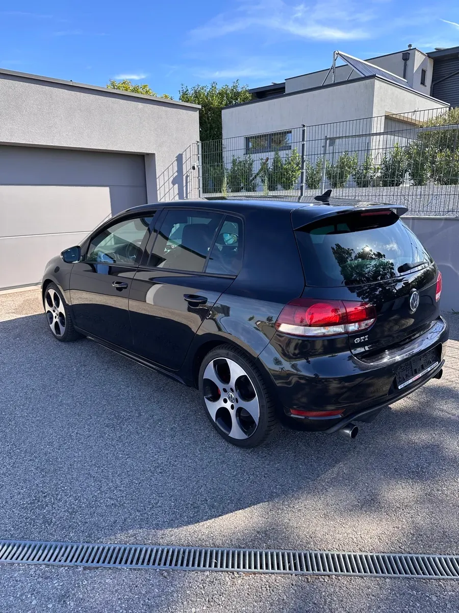 Volkswagen Golf 2009 photo 3
