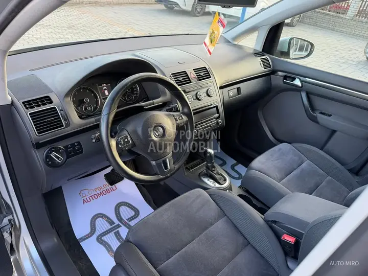 Volkswagen Touran 2013 photo 2