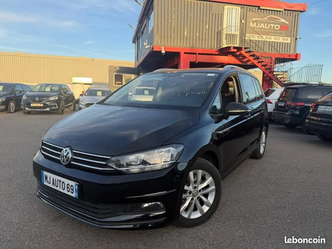 Volkswagen Touran 2017 photo 2