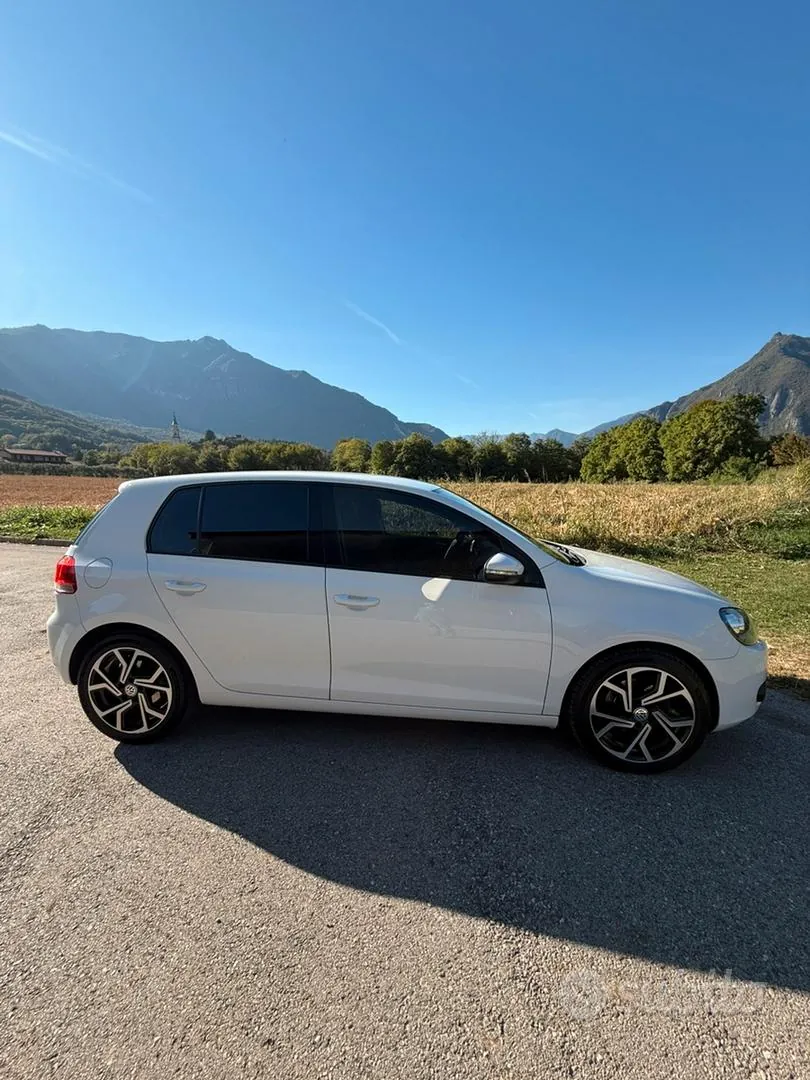 Volkswagen Golf 2010 photo 2