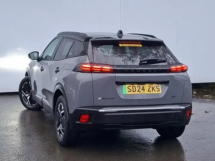Peugeot E-2008 2024 photo 2