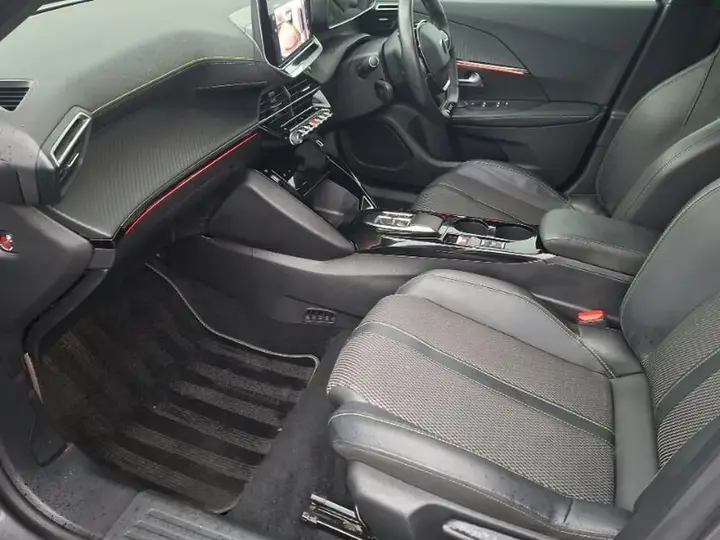 Peugeot E-2008 2024 photo 5