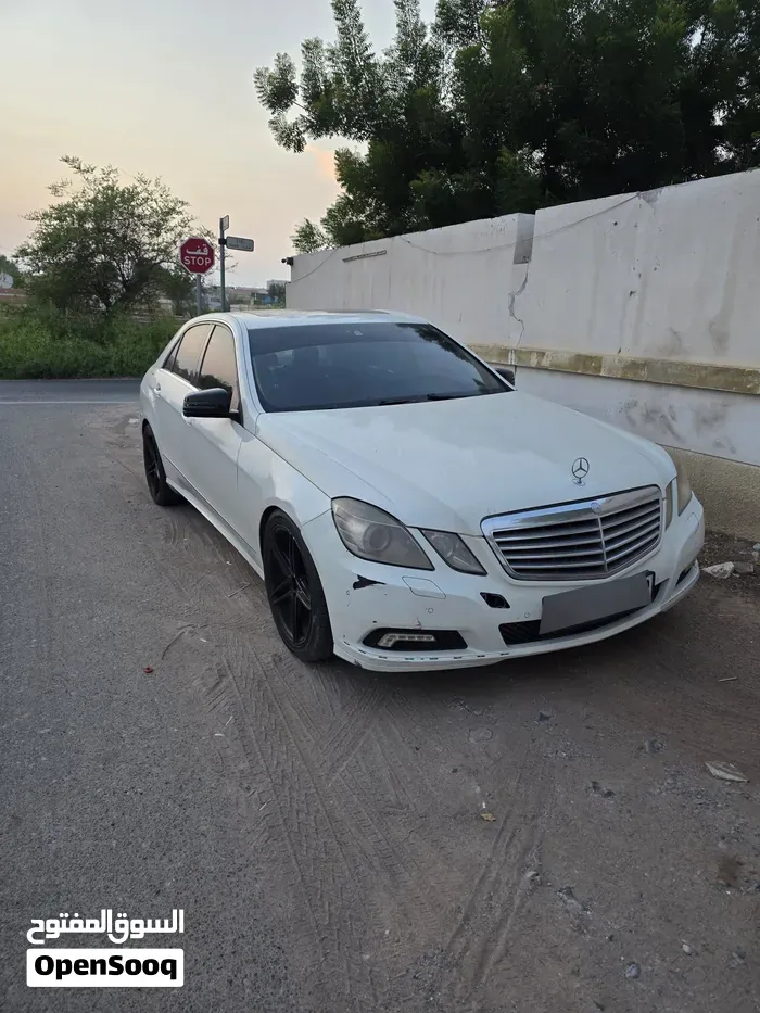 Mercedes-Benz E 300 2011 photo 2