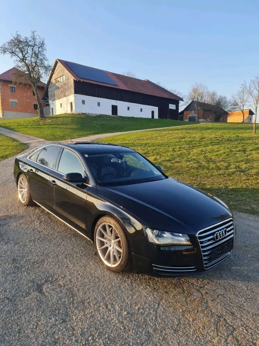 Audi A8 2011 photo 3