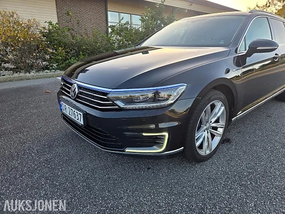 Volkswagen Passat 2017 photo 2