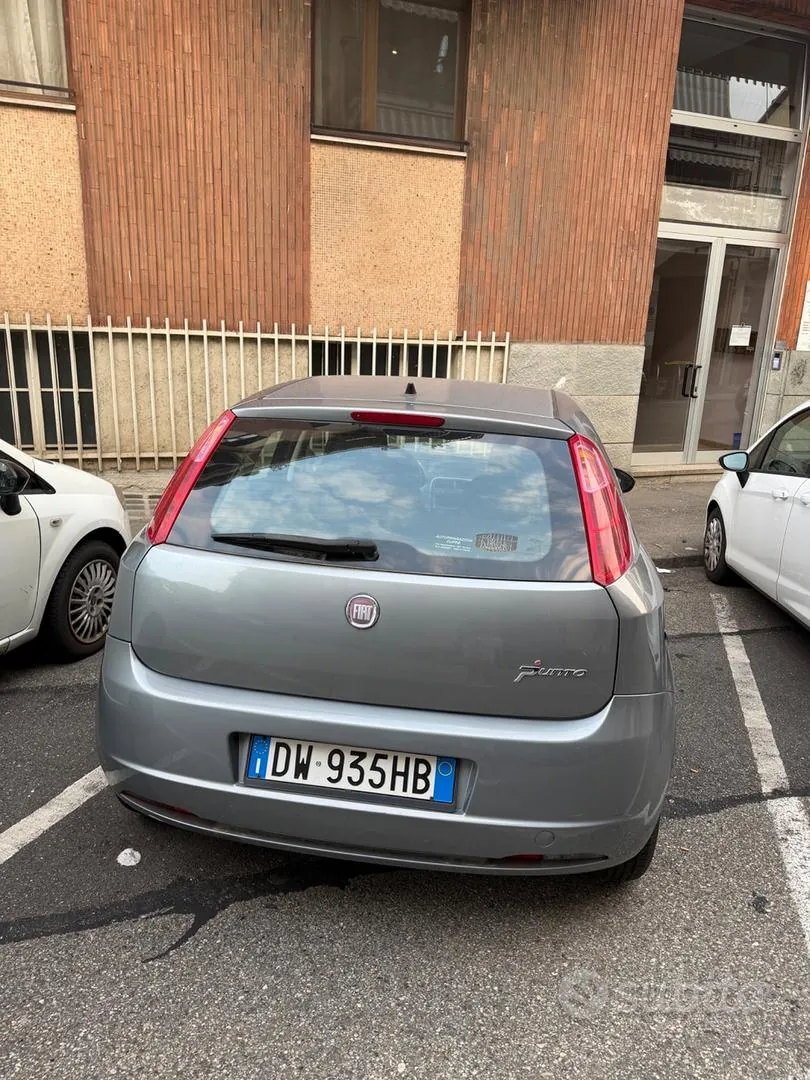 Fiat Grande Punto 2009 photo 2