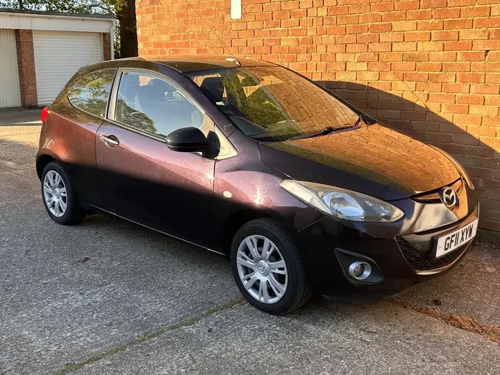Mazda Mazda2 2011 photo 2