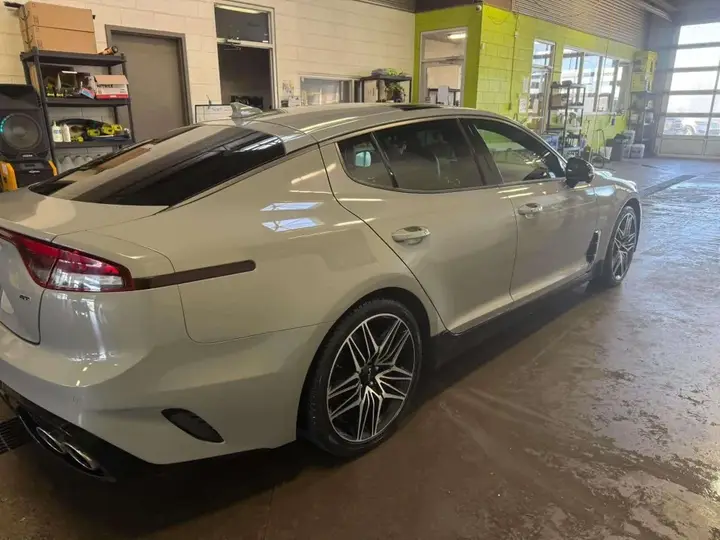 Kia Stinger 2023 photo 4