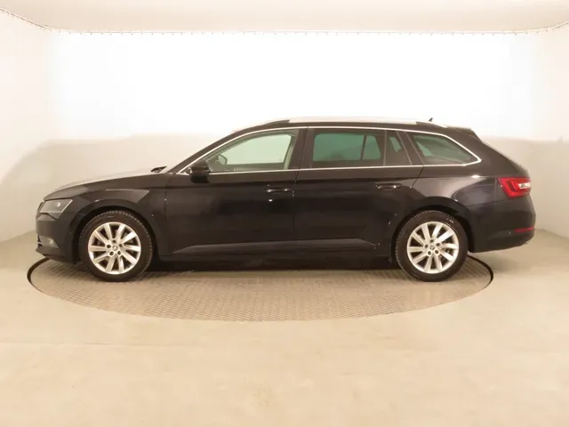 Skoda Superb Combi 2016 photo 2