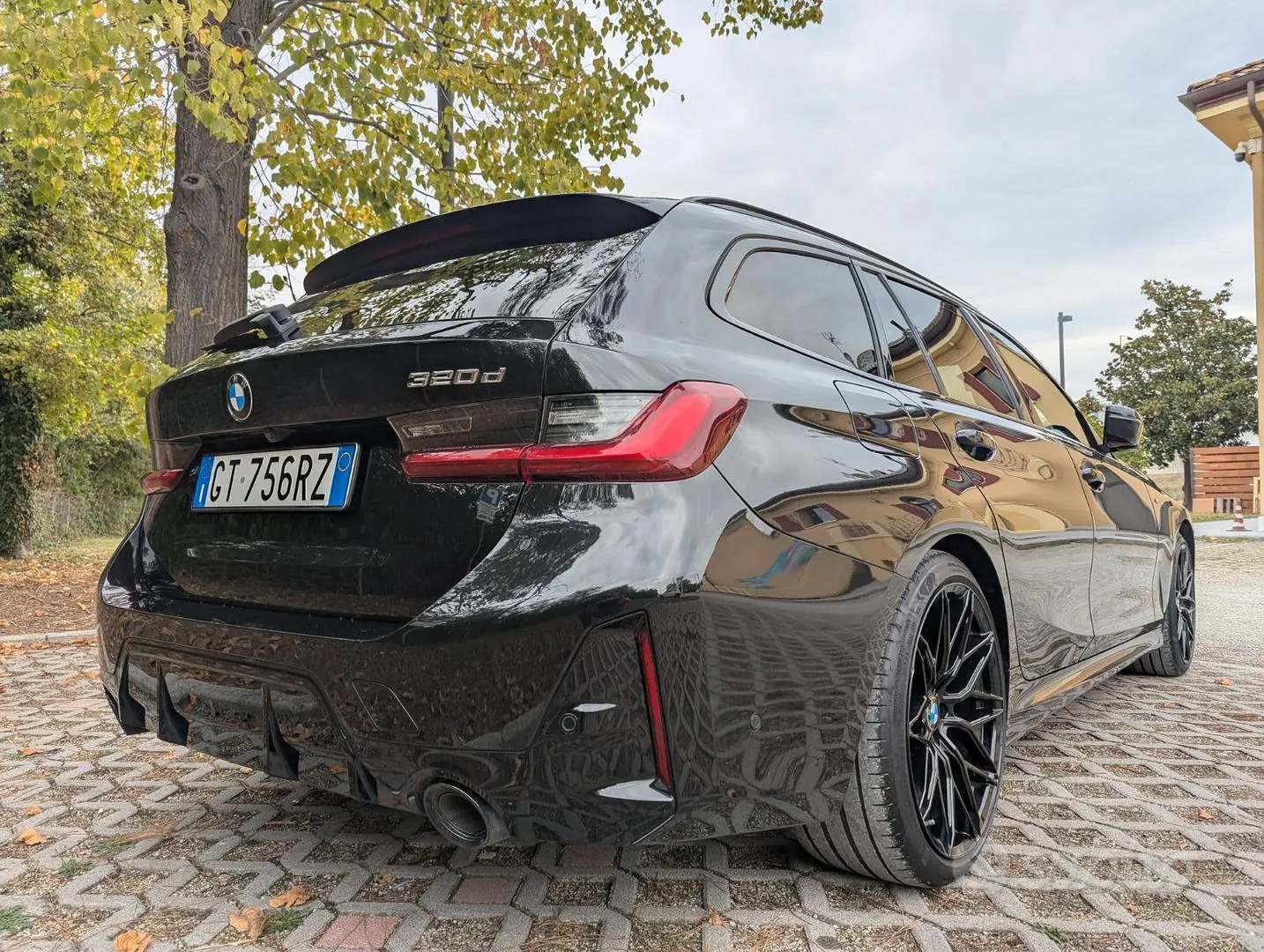 BMW 3 Series 2024 photo 2