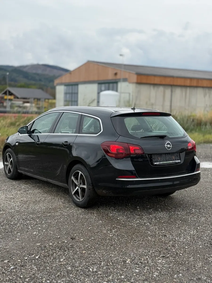 Opel Astra 2013 photo 3