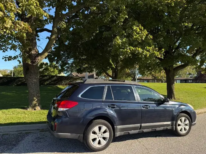 Subaru Outback 2012 photo 2