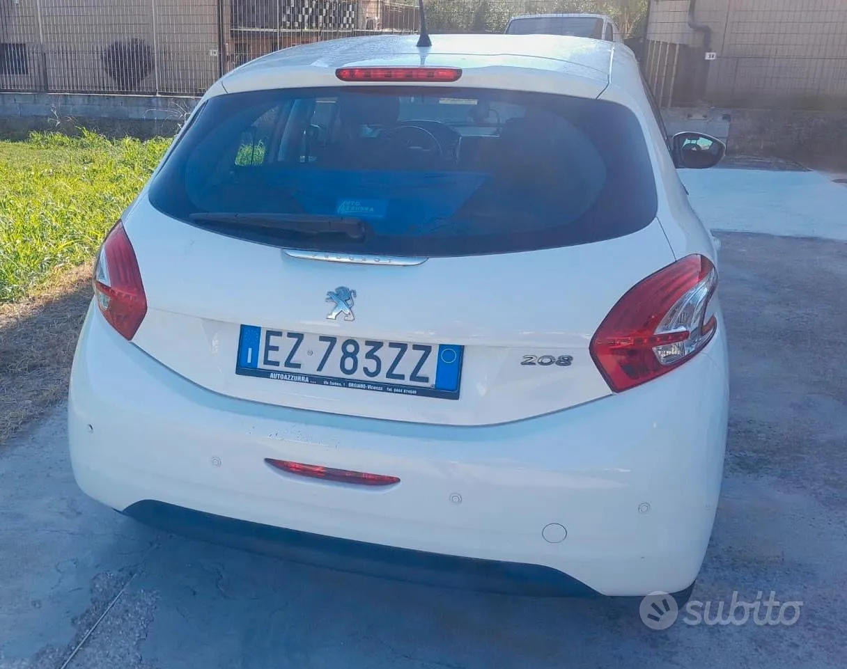 Peugeot 208 2015 photo 4