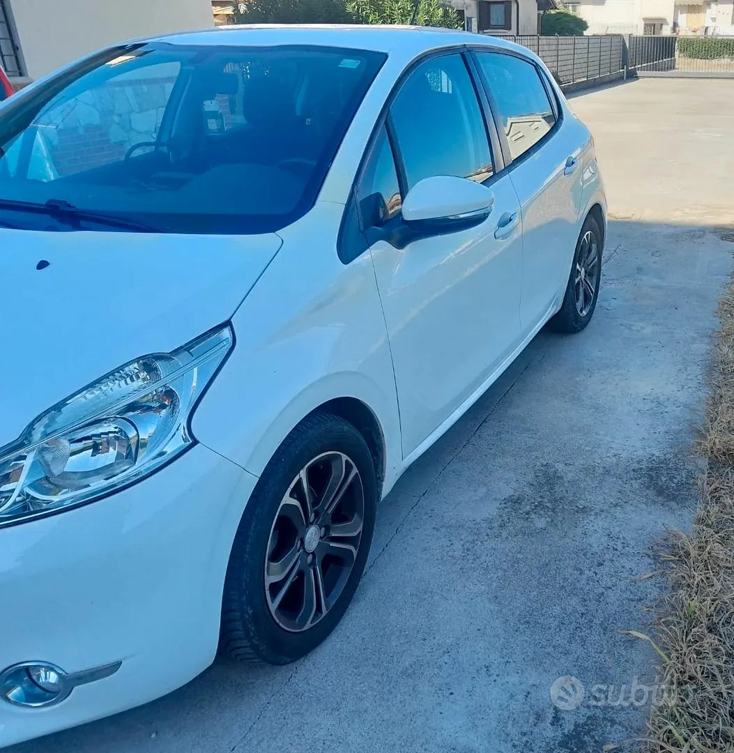 Peugeot 208 2015 photo 2