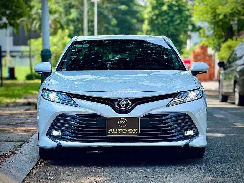 Toyota Camry 2021 photo 2