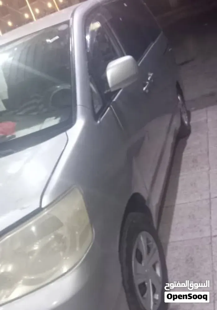 Toyota Voxy 2004 photo 2