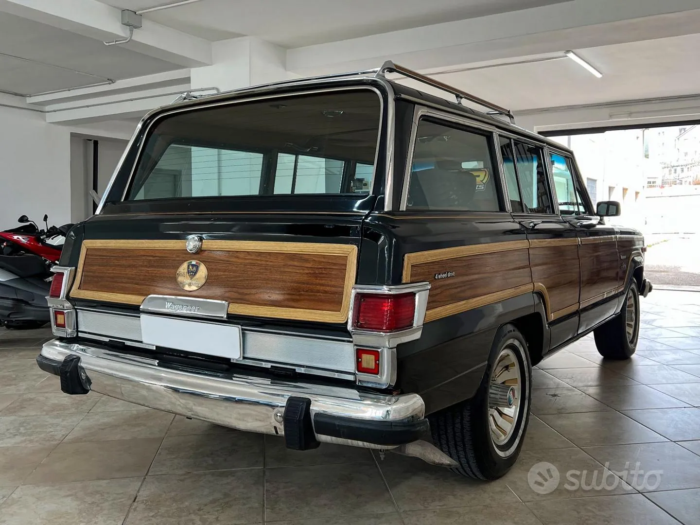 Jeep Wagoneer 1982 photo 2