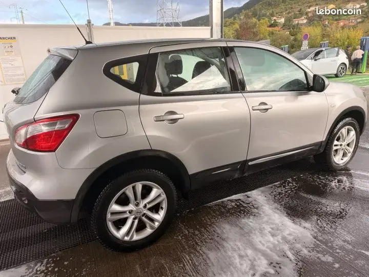 Nissan Qashqai 2011 photo 2