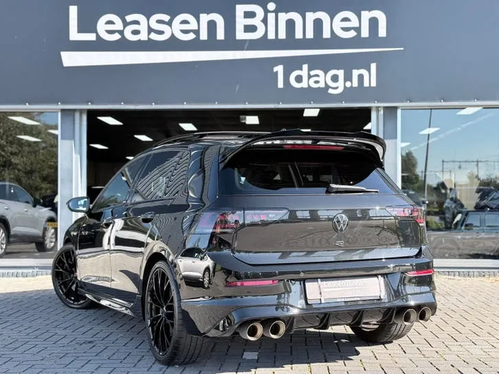 Volkswagen Golf 2024 photo 2