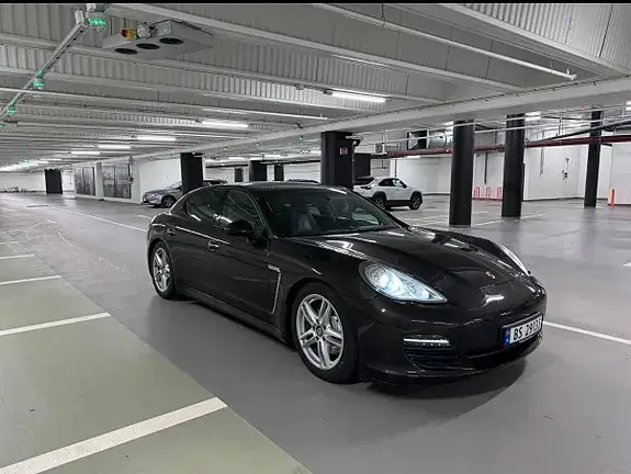 Porsche Panamera 2010 photo 2