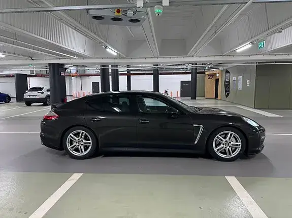 Porsche Panamera 2010 photo 4