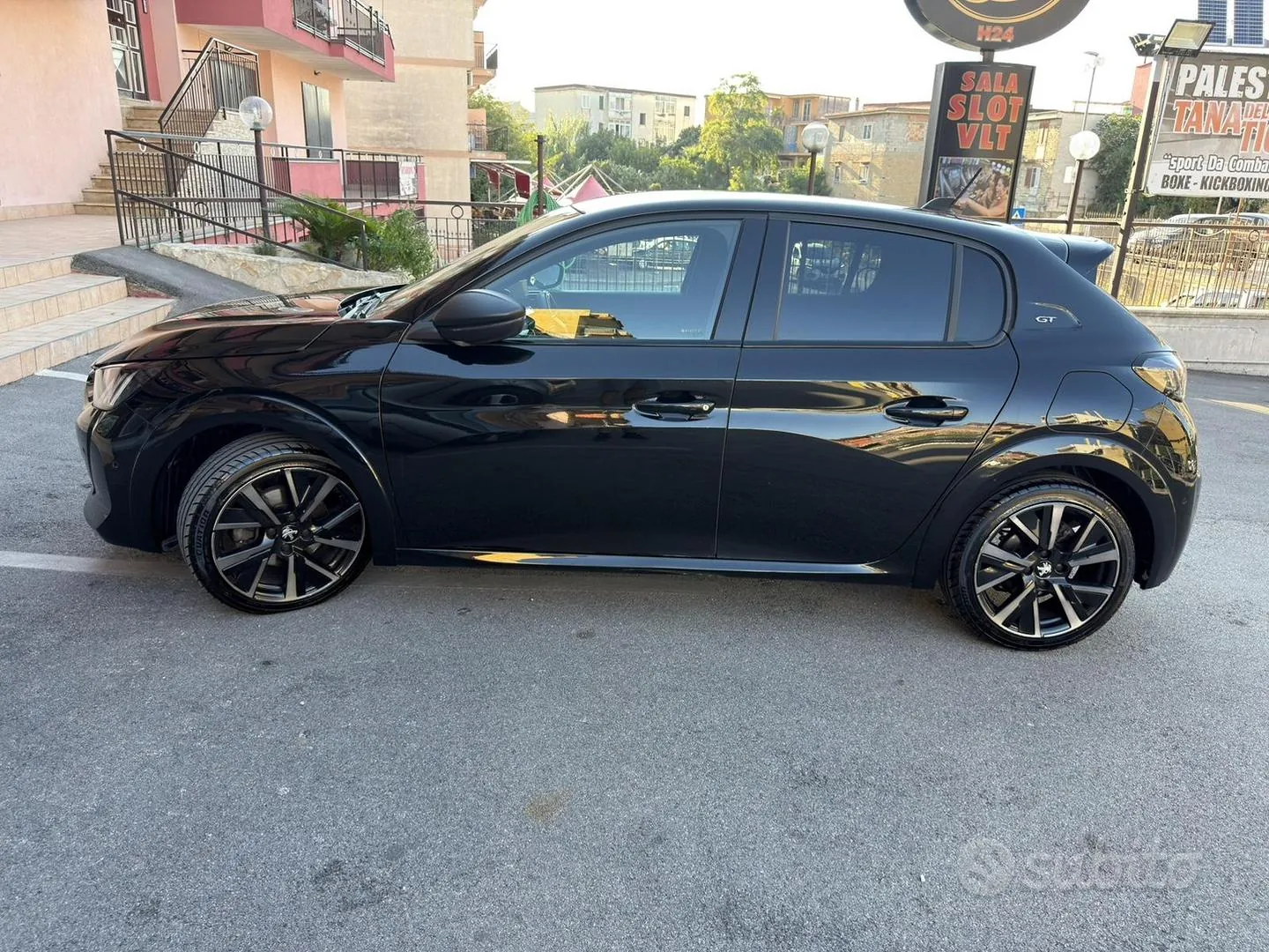 Peugeot 208 2022 photo 2