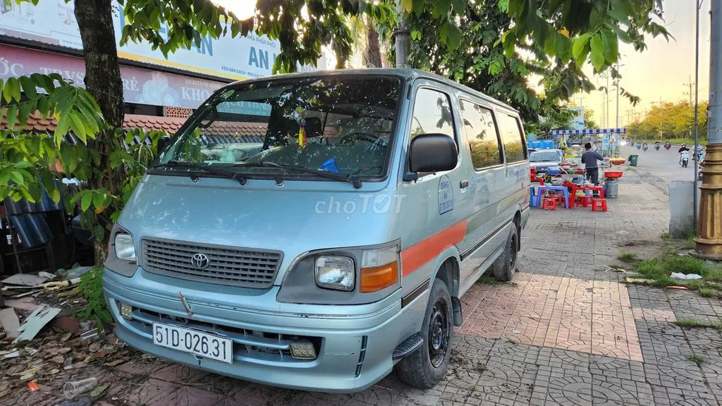 Toyota Hiace 2001 photo 2