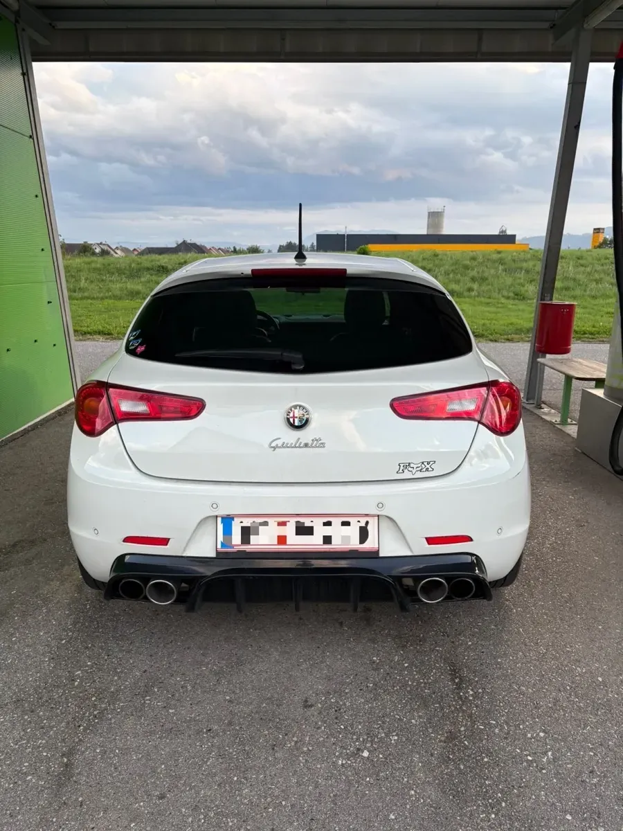 Alfa Romeo Giulietta 2015 photo 3