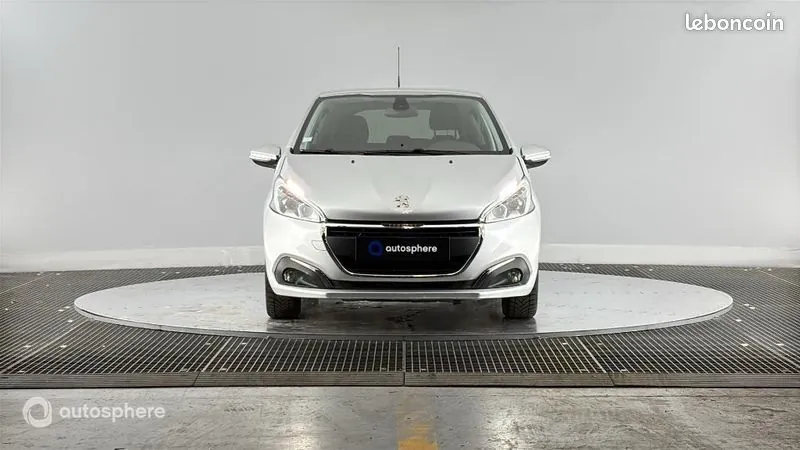 Peugeot 208 2018 photo 2