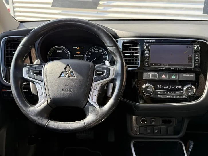 Mitsubishi Outlander 2015 photo 2